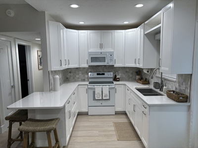 Shaker Kitchen Cabinets shown in Bright White on Maple with Natural Interiors, Satin Nickel Pulls, Soft Close Door Hinges, Undermount Soft Close Drawer Glides, Quartz Countertops