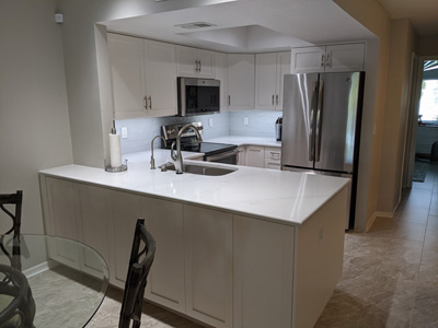 Custom Shaker Kitchen shown in Accent Bright White on Maple